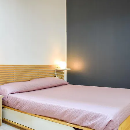 Guesthost - Tiburtina Apartments-3